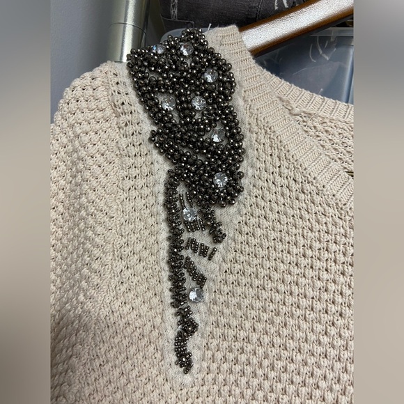 Gibson Latimer Women’s Knit Cream Sweater Size M Embellished Beaded Shoulders - Picture 16 of 16